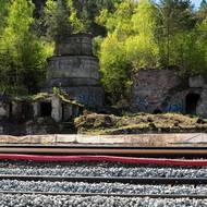 Podél trati mezi Karlštejnem a Srbskem lze ještě vidět bývalou pec.