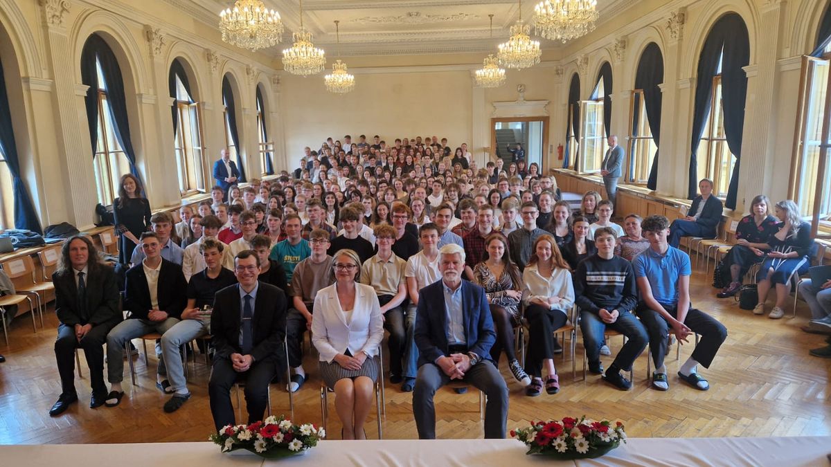 Je dobré znát jazyk protivníka, postavil se proti zrušení výuky ruštiny prezident