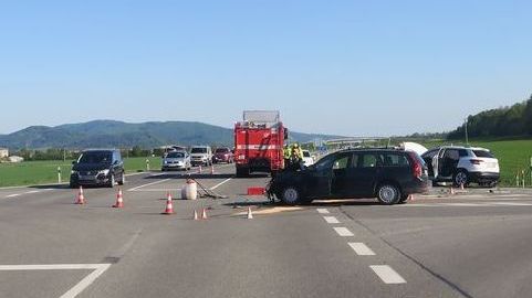 Při srážce dvou aut na Šumpersku se zranili tři lidé