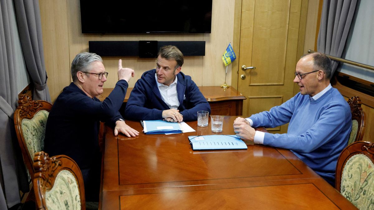 Macron, Merz a Starmer jedou společně do Kyjeva