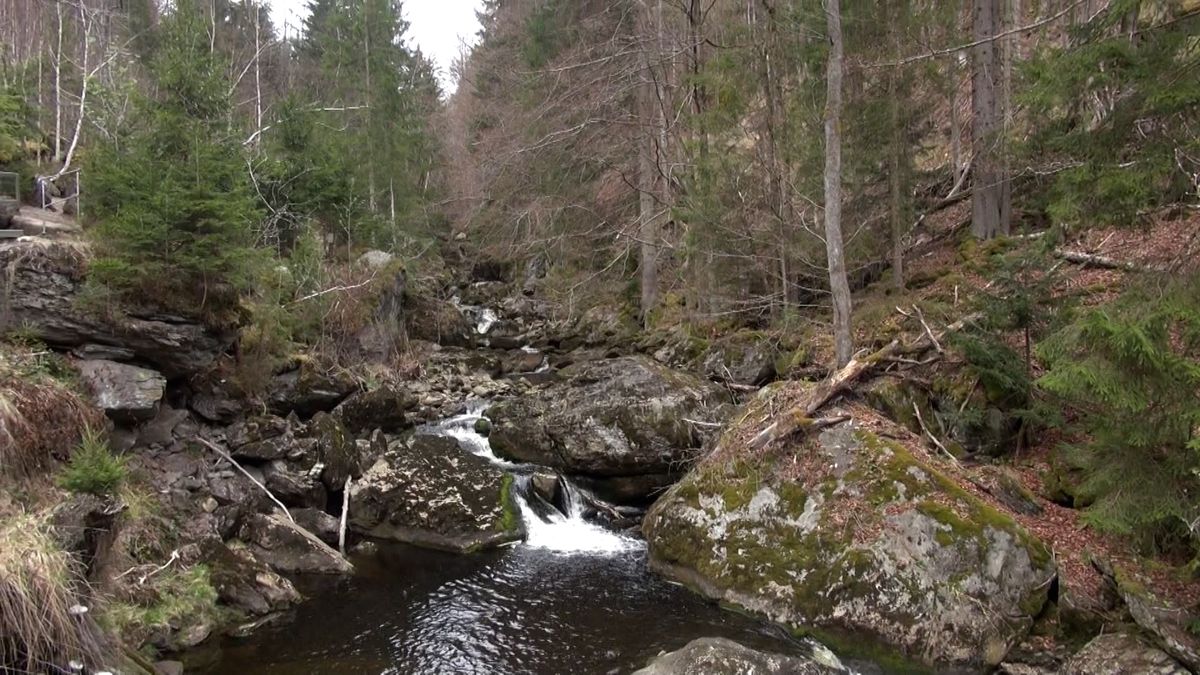 Romantickou soutěsku za českými hranicemi by si měl projít každý milovník přírody