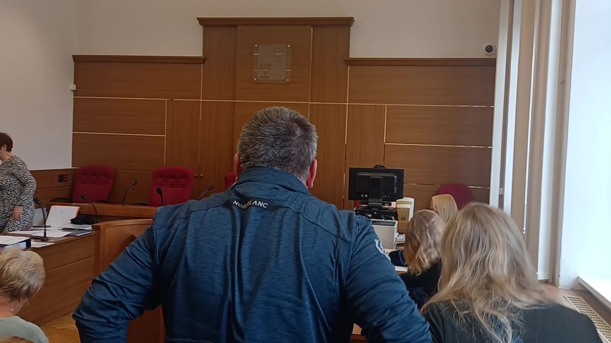 Lituje jen sebe, řekl soud o mladé řidičce, po jejímž karambolu zemřelo dítě. Dostala necelé čtyři roky
