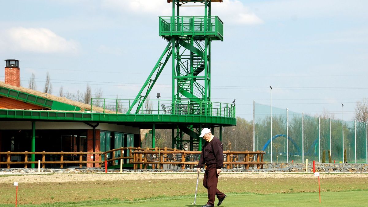 OKD prodala Bakalovi budovy a zařízení v golfovém areálu Lipiny