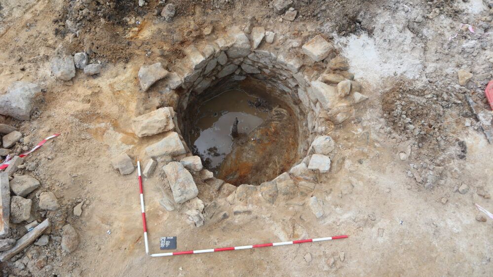 Archeologové u Svoru našli vlčí jámu. Byl v ní kůl, na který se měla šelma napíchnout
