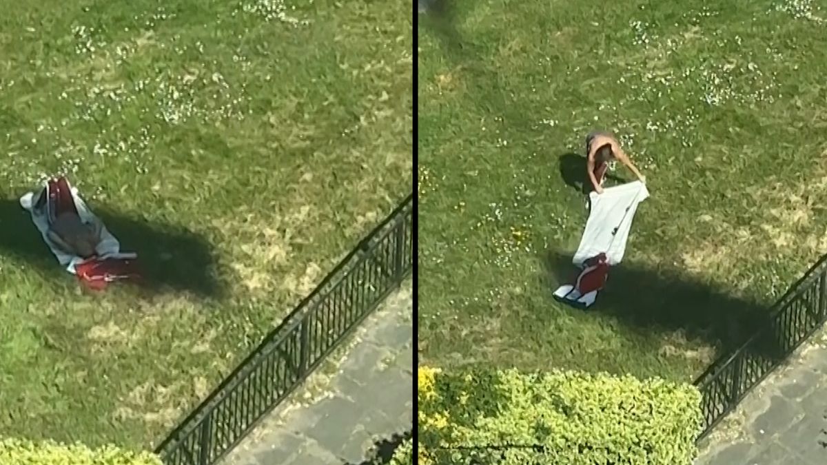 Jeřábník zavěšeným panelem záměrně vytvářel stín opalující se ženě