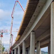 Most se začal betonovat loni v létě.