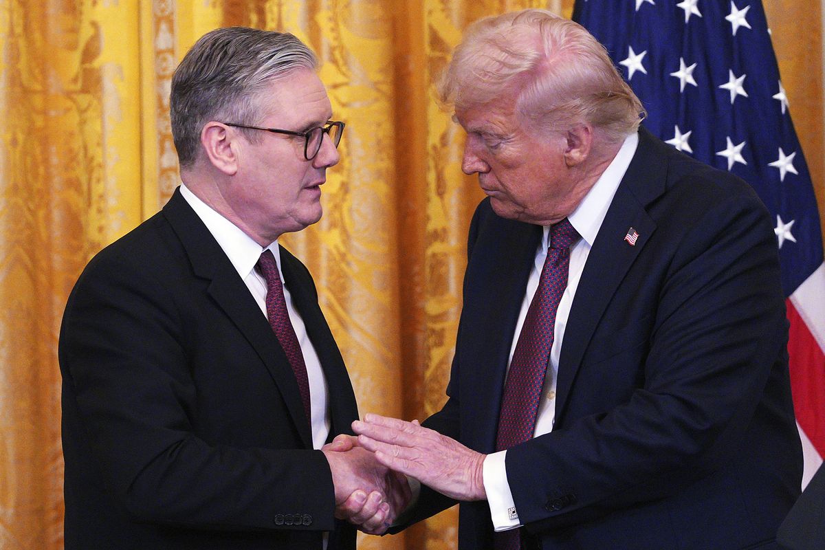 Trump se chlubí dohodou s Británií, která nemění skoro nic. Zato se mu povedlo naštvat automobilky