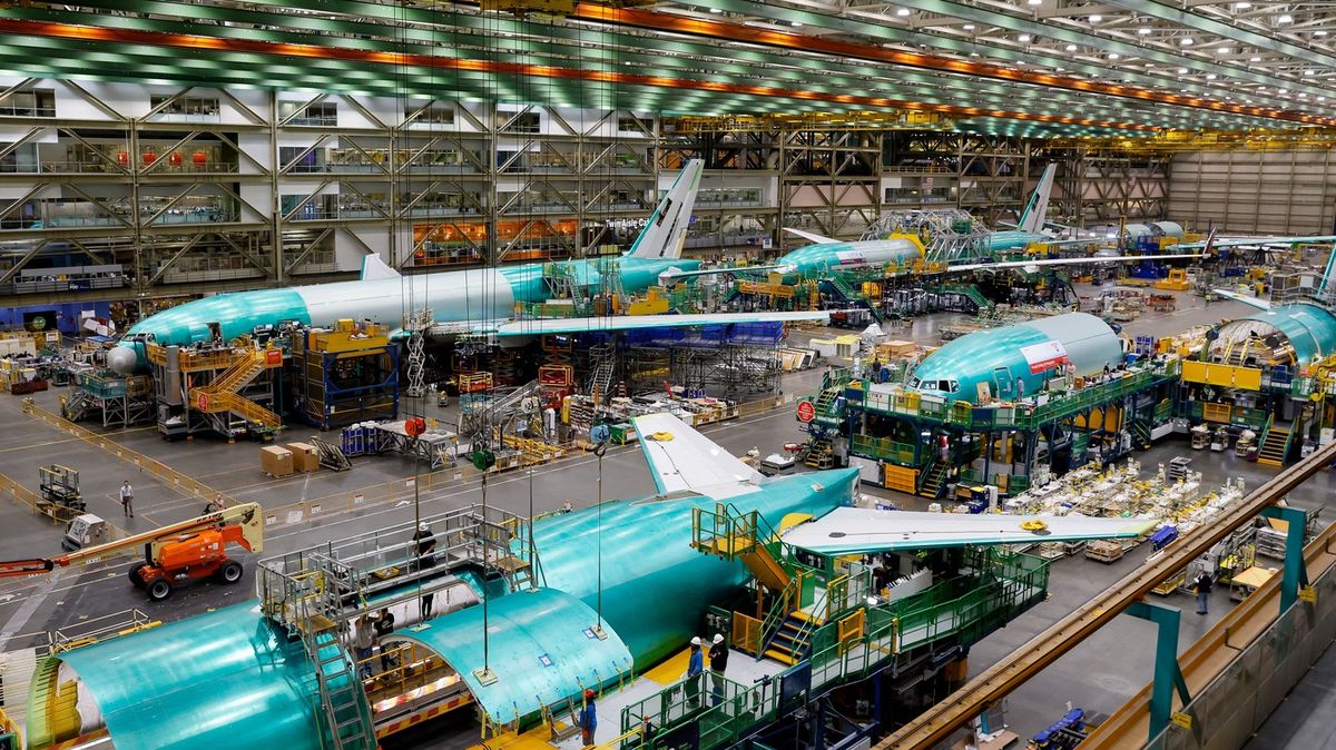 Katar koupí 160 letadel Boeing za 200 miliard dolarů. Největší zakázka v dějinách firmy, řekl Trump