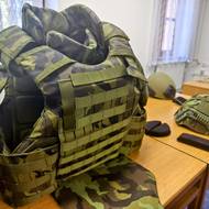 Balistické vesty váží okolo 8-10 kilogramů, podle konfigurace a velikosti
