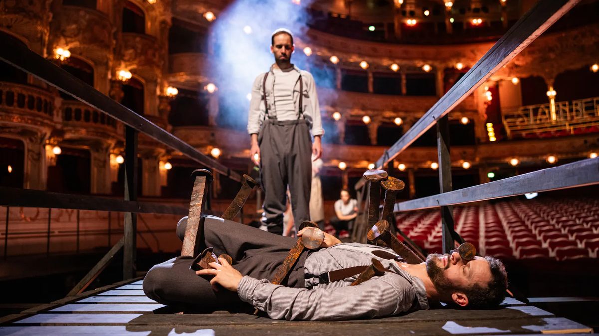 Ve Statní opeře vzniklo otáčivé hlediště. Diváci uvidí hru o hledání smyslu ve světě, který se rozpadá