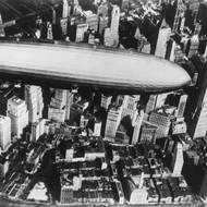 Ve světě bez katastrof by toto byla nejikoničtější fotka v celé historii vzduchoplavby: Hindenburg nad newyorským Manhattanem. Čtyři motory Mercedes-Benz umožňovaly rychlost až 135 kilometrů v hodině. 