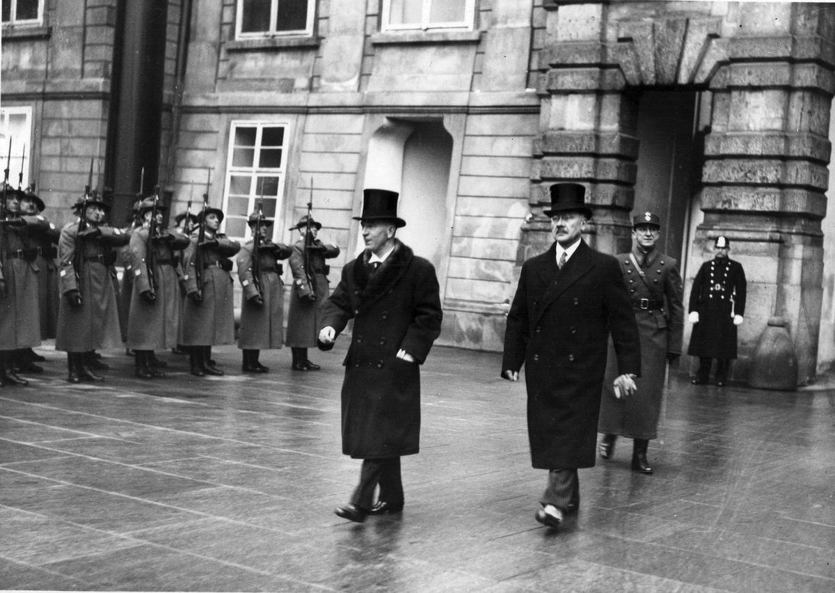 Edvard Beneš s Milanem Hodžou (vpravo) po volbě prezidenta ČSR 18. 12. 1935.