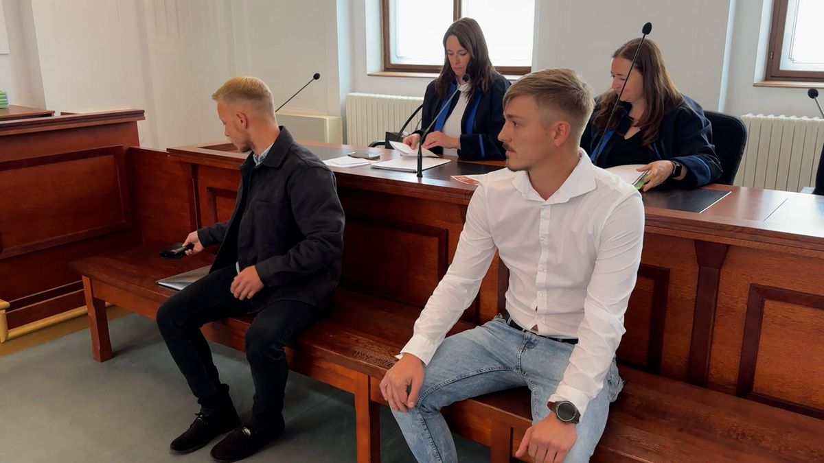 Dvojice rozkopala muži obličej. Za brutální útok stojí před soudem někdejší fotbalový talent
