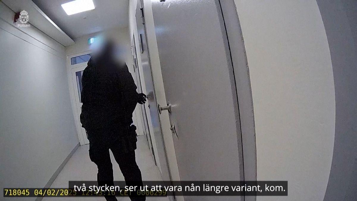 Záběry ze zásahu při masakru v Örebro. Útočník chtěl spáchat sebevraždu, tvrdí švédská policie