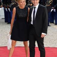 Příchod Macronových na večeři v Elysejském paláci v červnu 2015. Emmanuel tehdy zastával pozici ministra hospodářství.