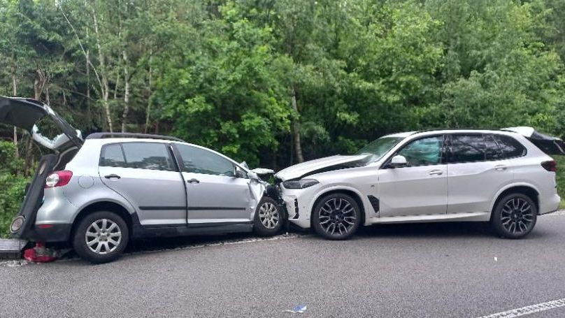 Šest zraněných po čelním střetu dvou aut na Jindřichohradecku