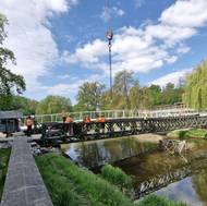 Demontáž historického válečného mostu Bailey Bridge
