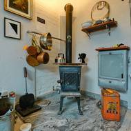 Neodolatelné i překvapivé je zákoutí s malými kamínky na dřevo.