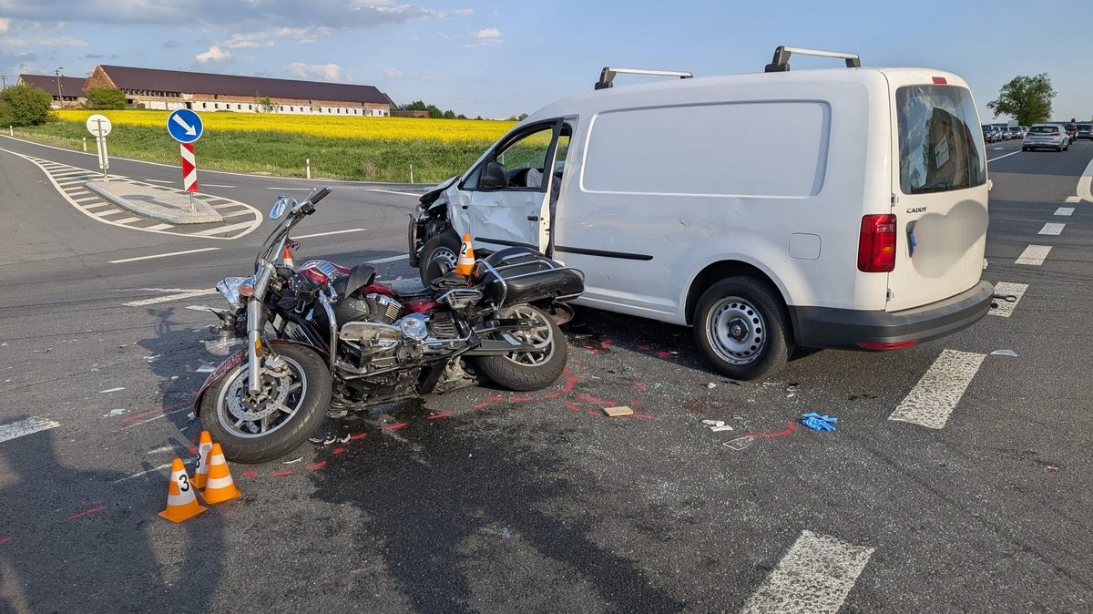 Druhá tragická nehoda na Svitavsku. Motorkář nepřežil střet s dodávkou