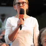 V davu diváků byli také premiérovi odpůrci.