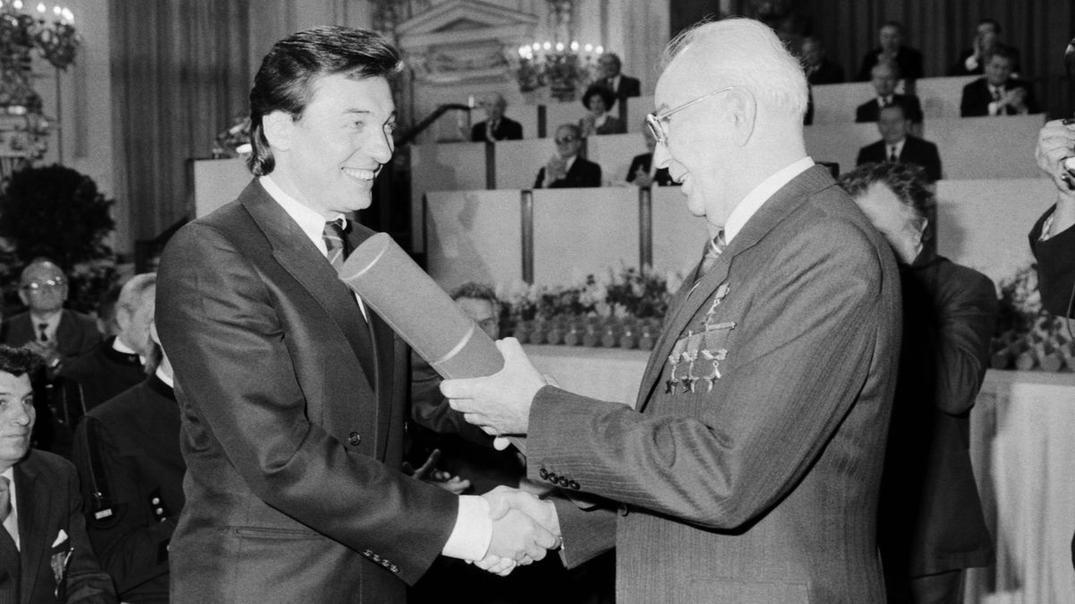 Přetlačovaná o Hrad: Jak Gustáv Husák vystřídal Ludvíka Svobodu