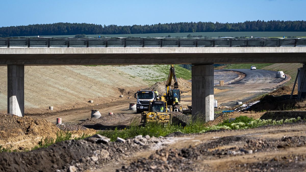 FOTO: Do konce roku se otevře řidičům! Obchvat Hořic bude součástí druhé nejdelší dálnice v Česku