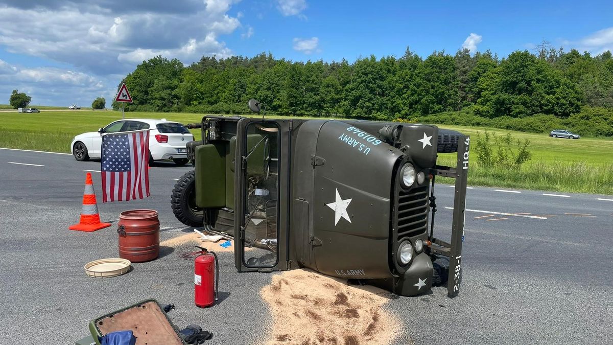 Na Domažlicku havaroval americký vojenský džíp