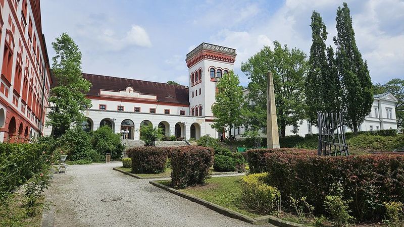 Liberecký zámek obsadí první úředníci, přestěhuje se tam i část hudební školy