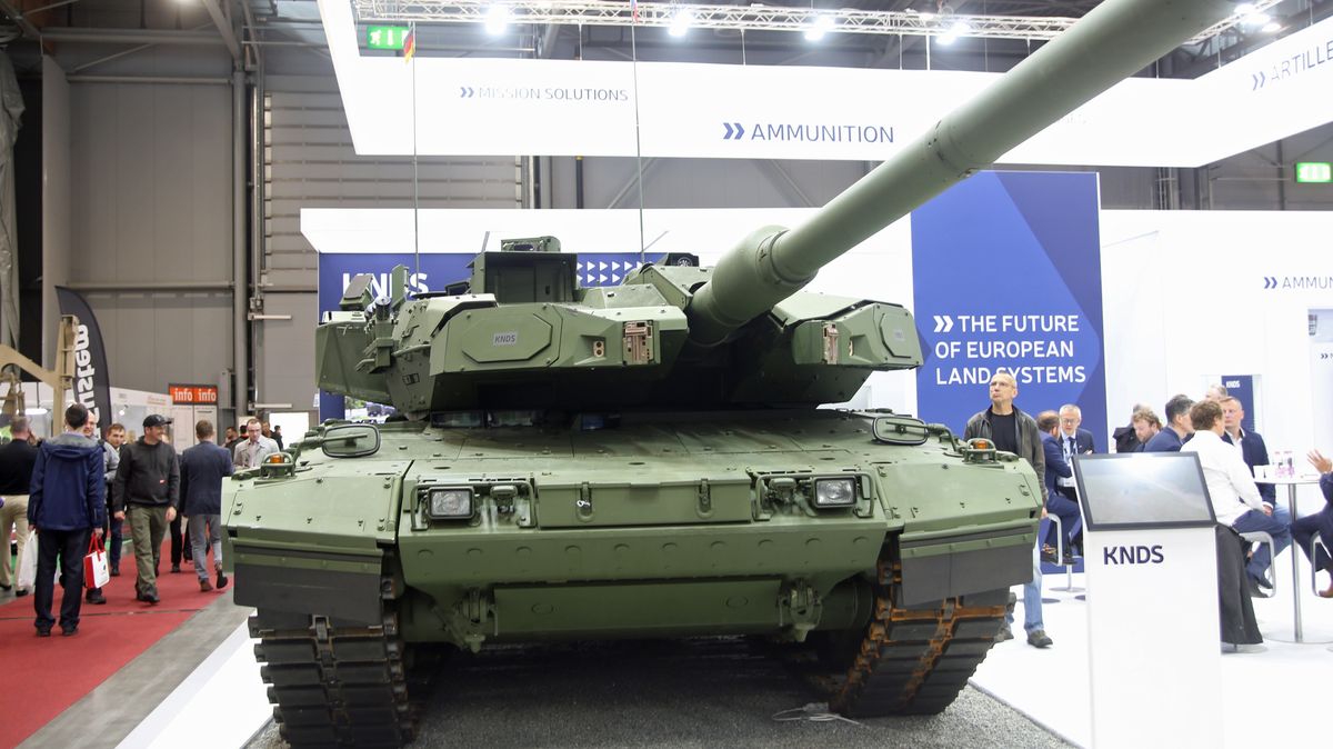 Černochová spěchá, nákup tanků leopard za 52 miliard chce podepsat do voleb