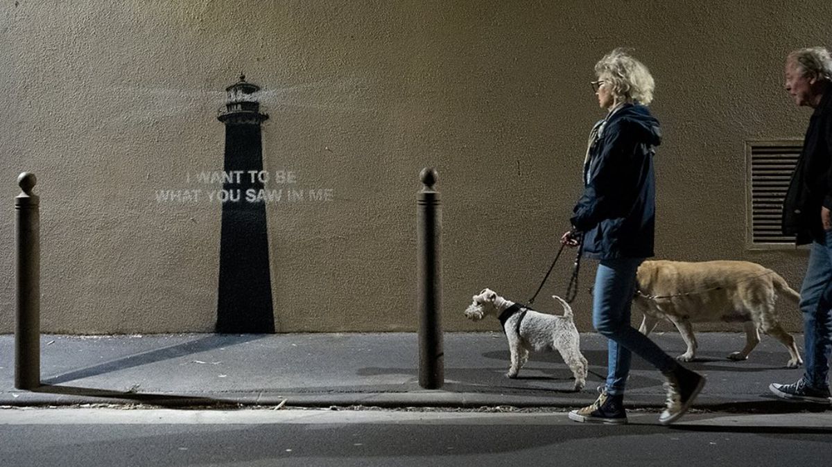 Umělec Banksy odhalil nové dílo, jeho umístění je záhadou