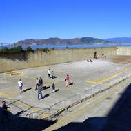 Venkovní plac, kde se zločinci na chvíli mohli nadýchat vzduchu.