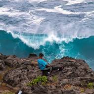 Pobřeží ostrova je vhodnější ke koukání než ke koupání.