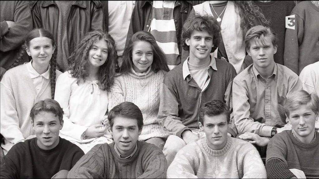 Patnáctiletý Emmanuel Macron (druhý zprava v horní řadě) na střední škole La Providence ve městě Amiens. V roce 1993 se zde potkal s Brigitte Trogneux, která zde učila. Podle francouzských médií byl Macron na svůj věk už velmi vyspělý a raději se bavil s učiteli než se svými vrstevníky.