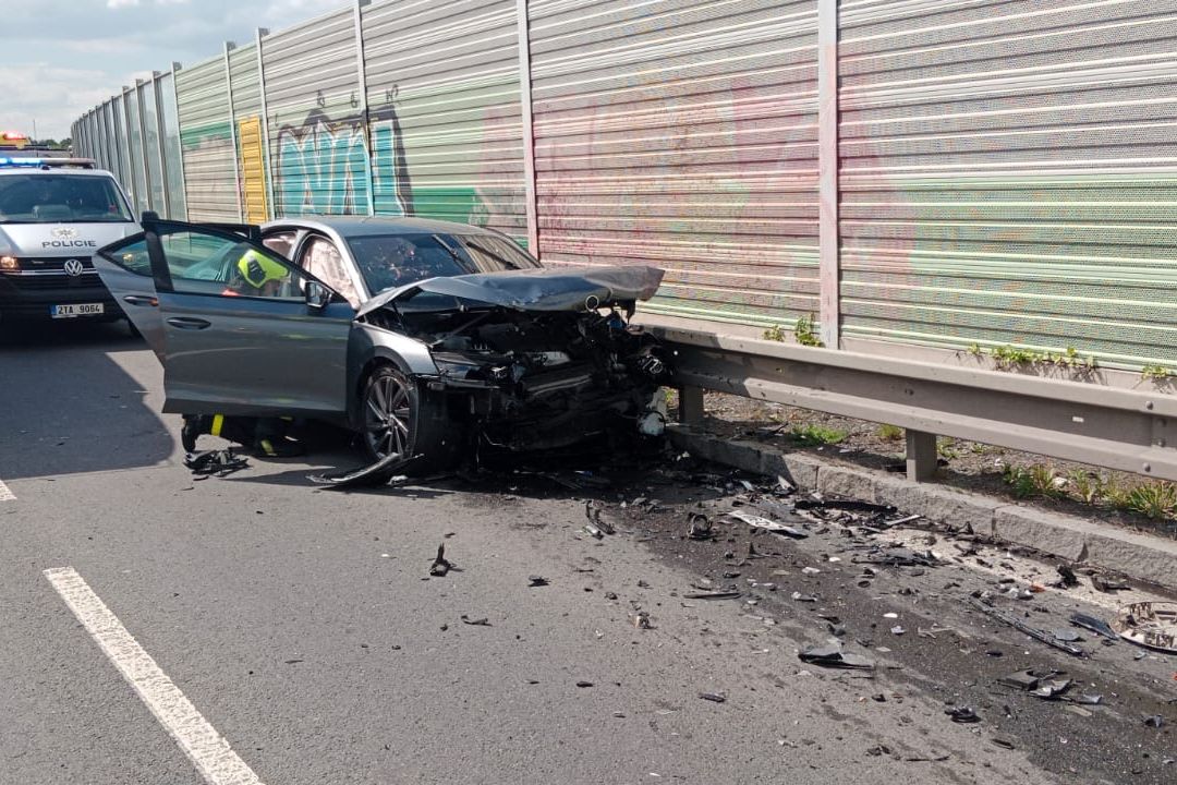 Čelní střet aut v Ostravě, čtyři zranění včetně dítěte