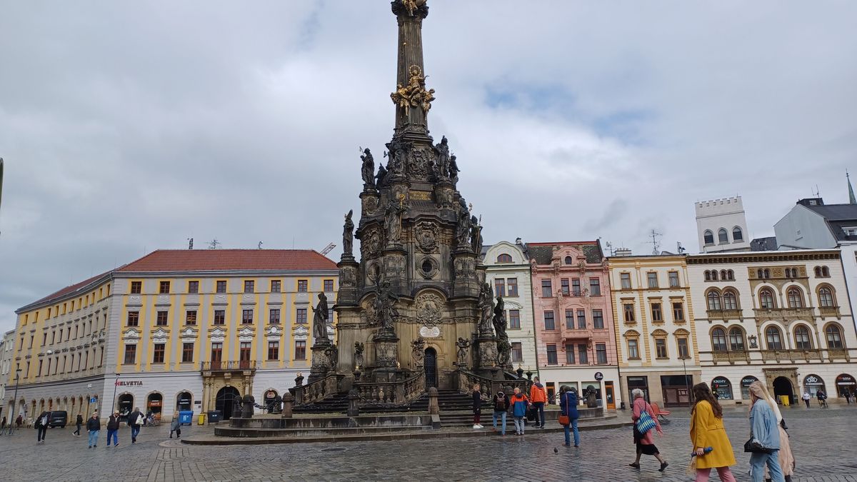 Olomouc si připomíná čtvrtstoletí zápisu barokního sloupu na seznam UNESCO