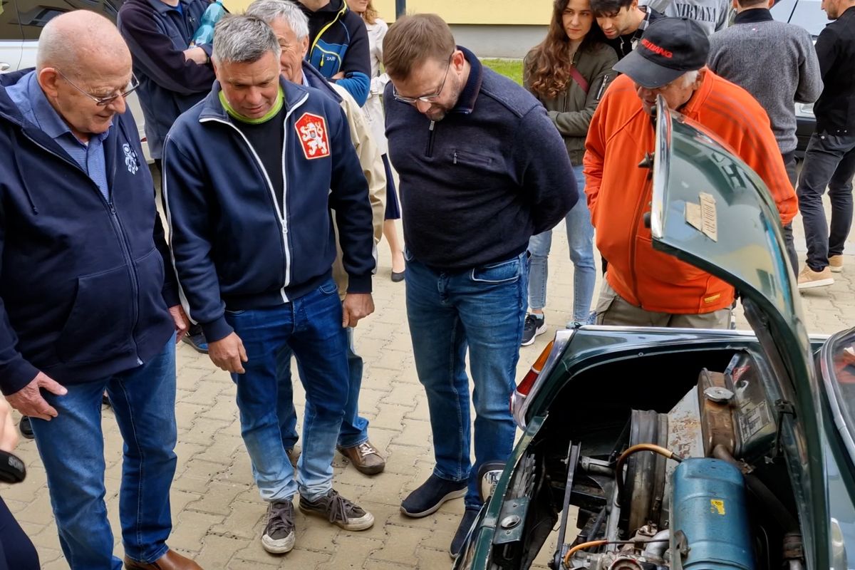 Legendární konstruktéři zavítali do Jeseníku, studenti z nich byli nadšeni