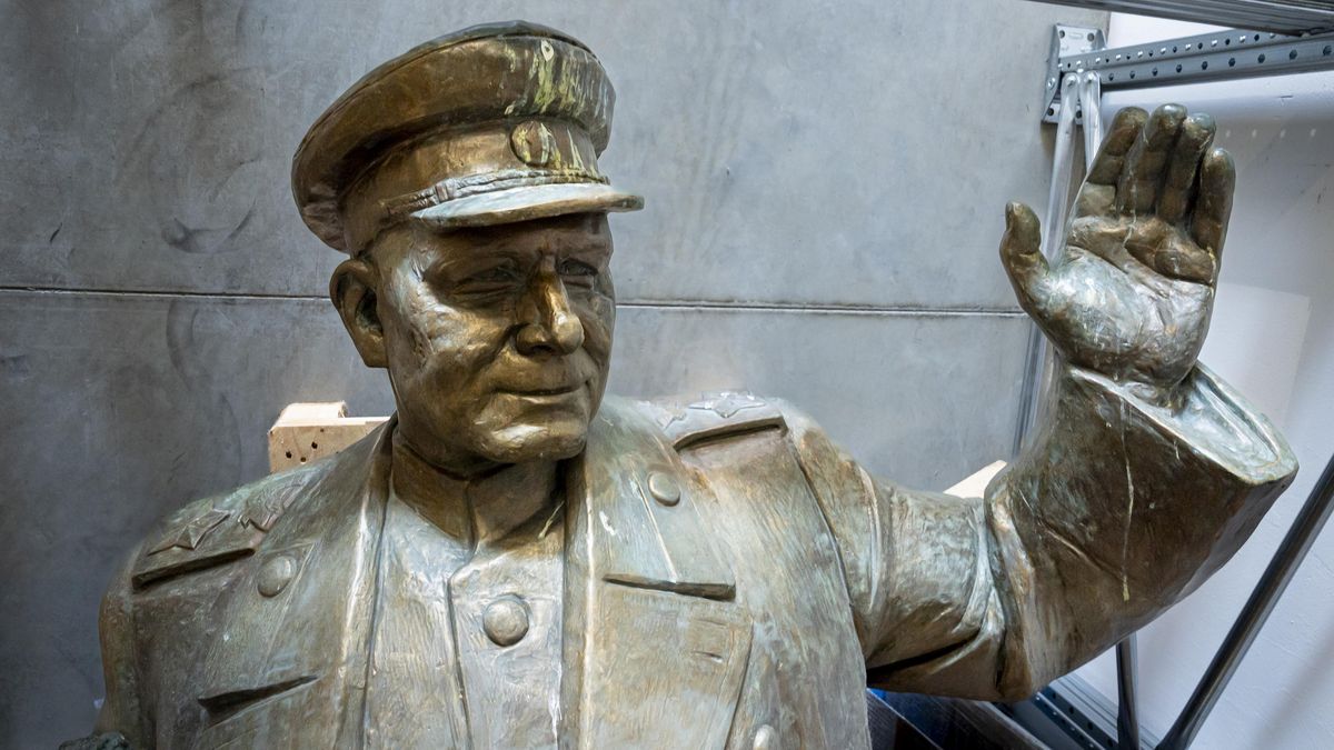 Ruská ambasáda se zlobí kvůli soše Koněva. Nemáte nárok a šovinismus to nezmění, vzkázalo ministerstvo