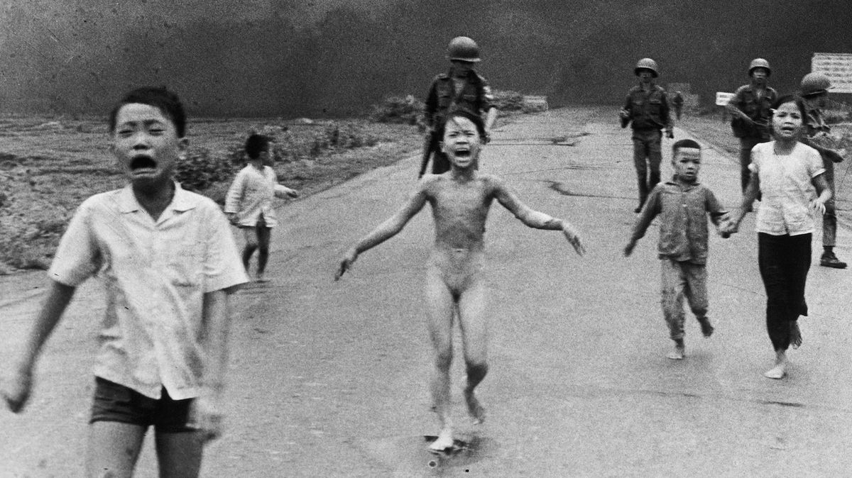 Odborníci zpochybnili autorství jedné z nejslavnějších fotografií, dívky popálené napalmem