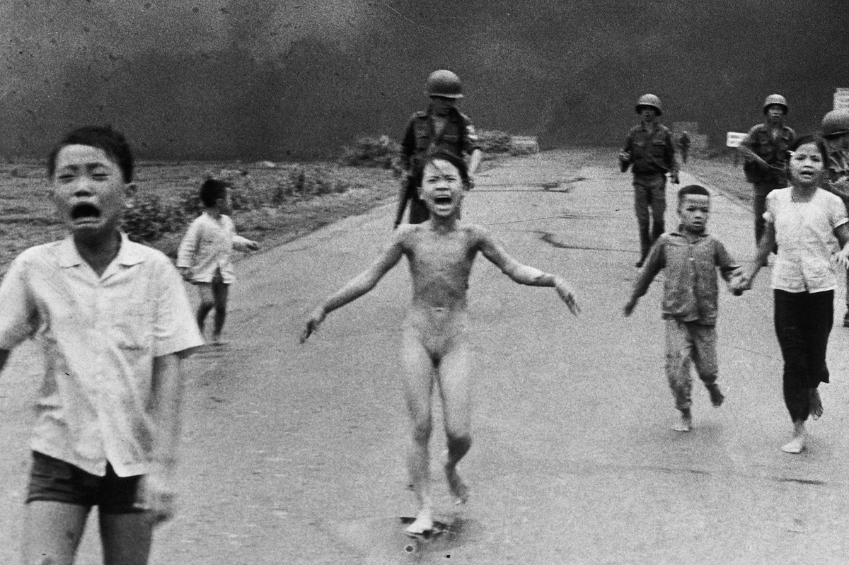 Odborníci zpochybnili autorství jedné z nejslavnějších fotografií, dívky popálené napalmem