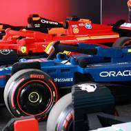Plně pojízdné vozy F1 postavené ze stavebnice Lego