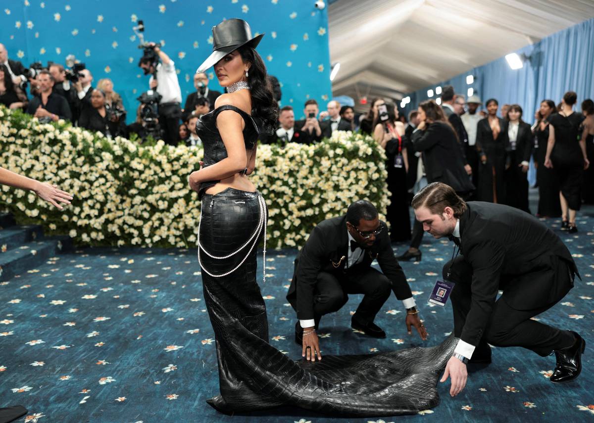 Kim Kardashian v upnutém modelu značky Chrome Hearts.