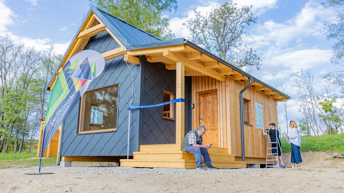 V Krušných horách už turistům slouží nová útulna