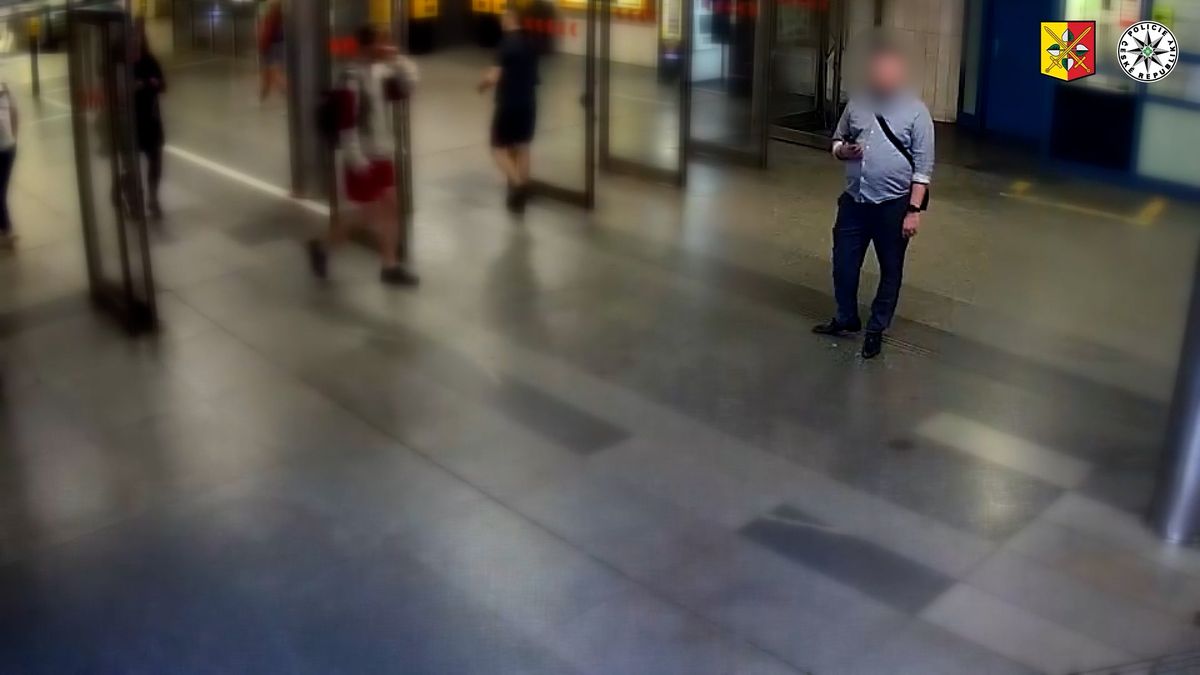 Muž, který dívce v metru natáčel mobilem intimní partie, se sám přihlásil na policii