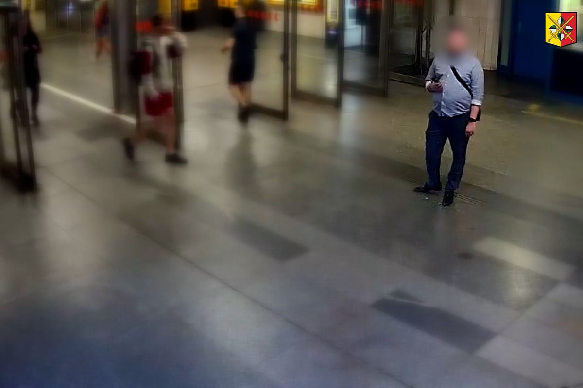 Muž, který dívce v metru natáčel mobilem intimní partie, se sám přihlásil na policii
