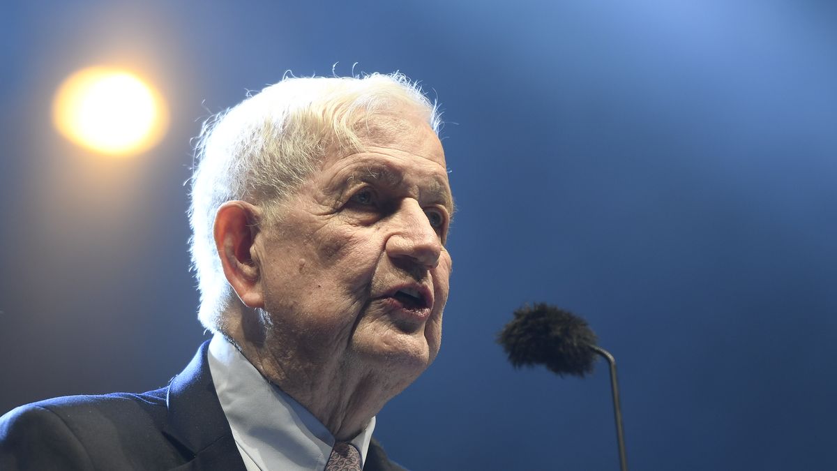 Zemřel bývalý americký velvyslanec v Československu William Luers