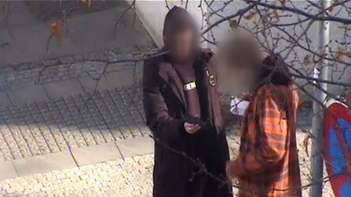 Falešný policista z muže vytáhl půl milionu korun. Při další schůzce si na něj došlápli jeho skuteční kolegové