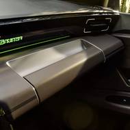 Jméno konceptu se objevuje i v kabině.