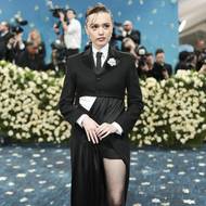 Úspěšná herečka Aimee Lou Woodová svůj outfit trochu překombinovala.