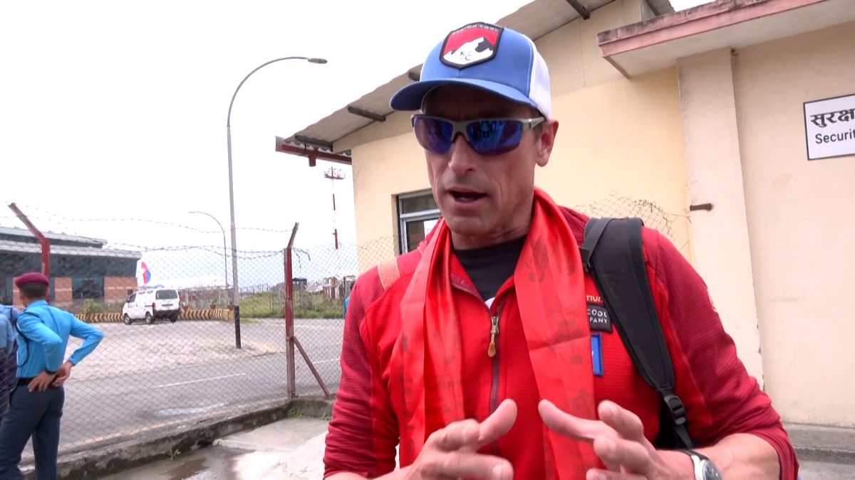 Brit vylezl na Everest už podevatenácté. Největším problémem byl počet lidí, říká