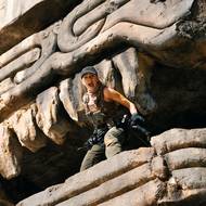 Scarlett Johanssonová. Aby přežila, musí se hodně snažit.